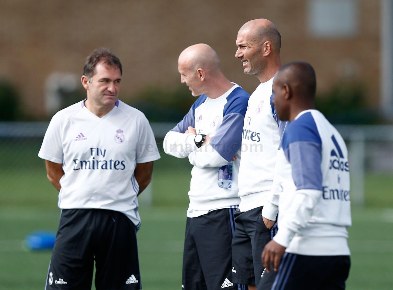 CnytwaQWIAQMz3_.jpg:large