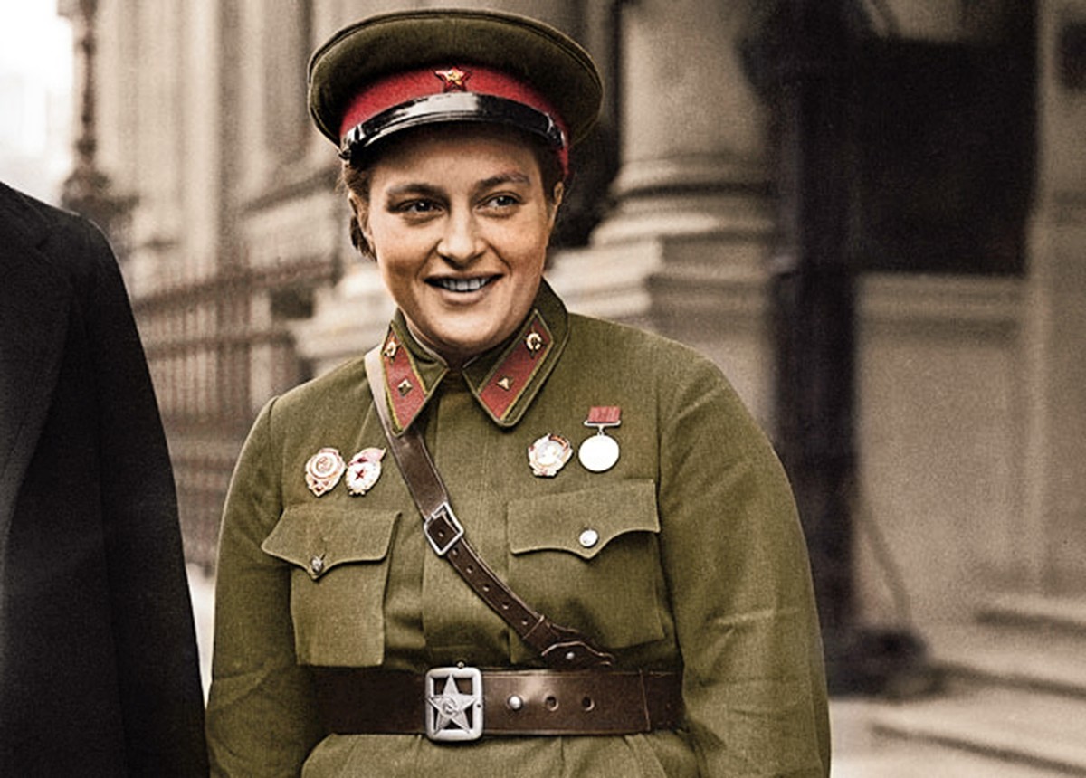 00-lieutenant-lyudmila-pavlichenko.jpg
