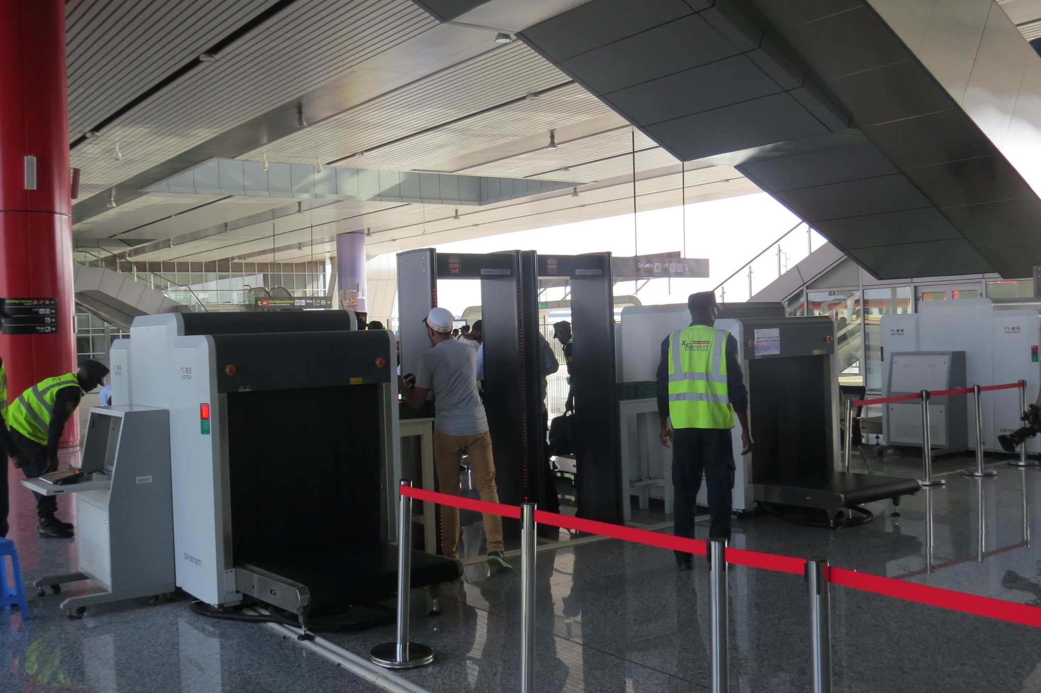 DB98L0tXYAIDA0D.jpg:large