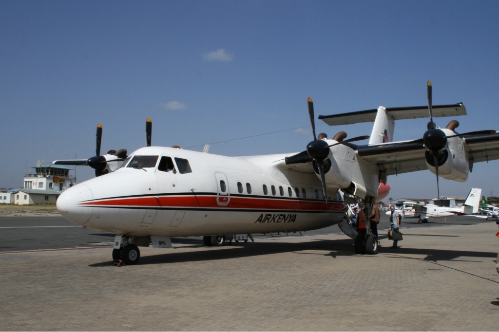 Airkenya_Dash_7_UA-320-3.jpg