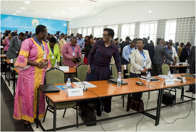 m_First-Lady-Jeannette-Kagame-discussing-with-Hon.jpg