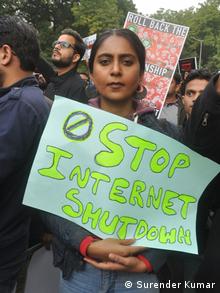 Waandamanaji wanadaai mitandao ifunguliwe Waandamanaji wanadaai mitandao ifunguliwe