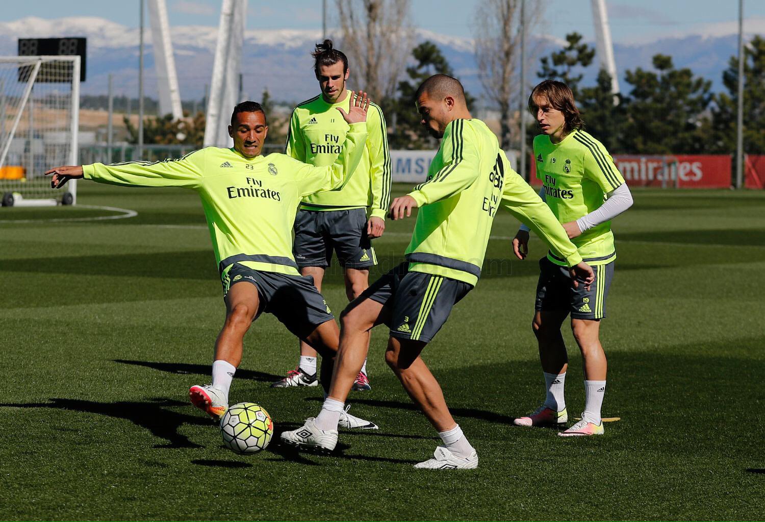 Cfg-8W5W8AApE0k.jpg:large