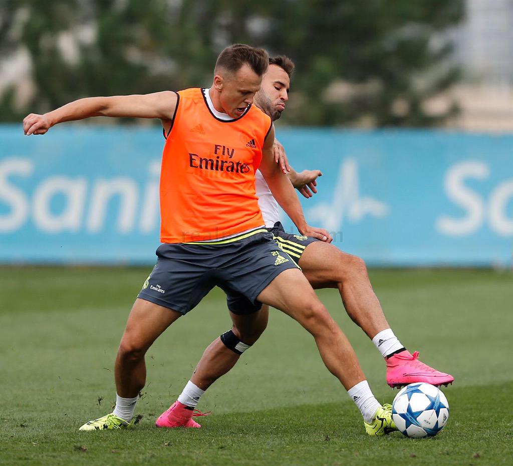 COx1HHVUAAAR1XN.jpg:large