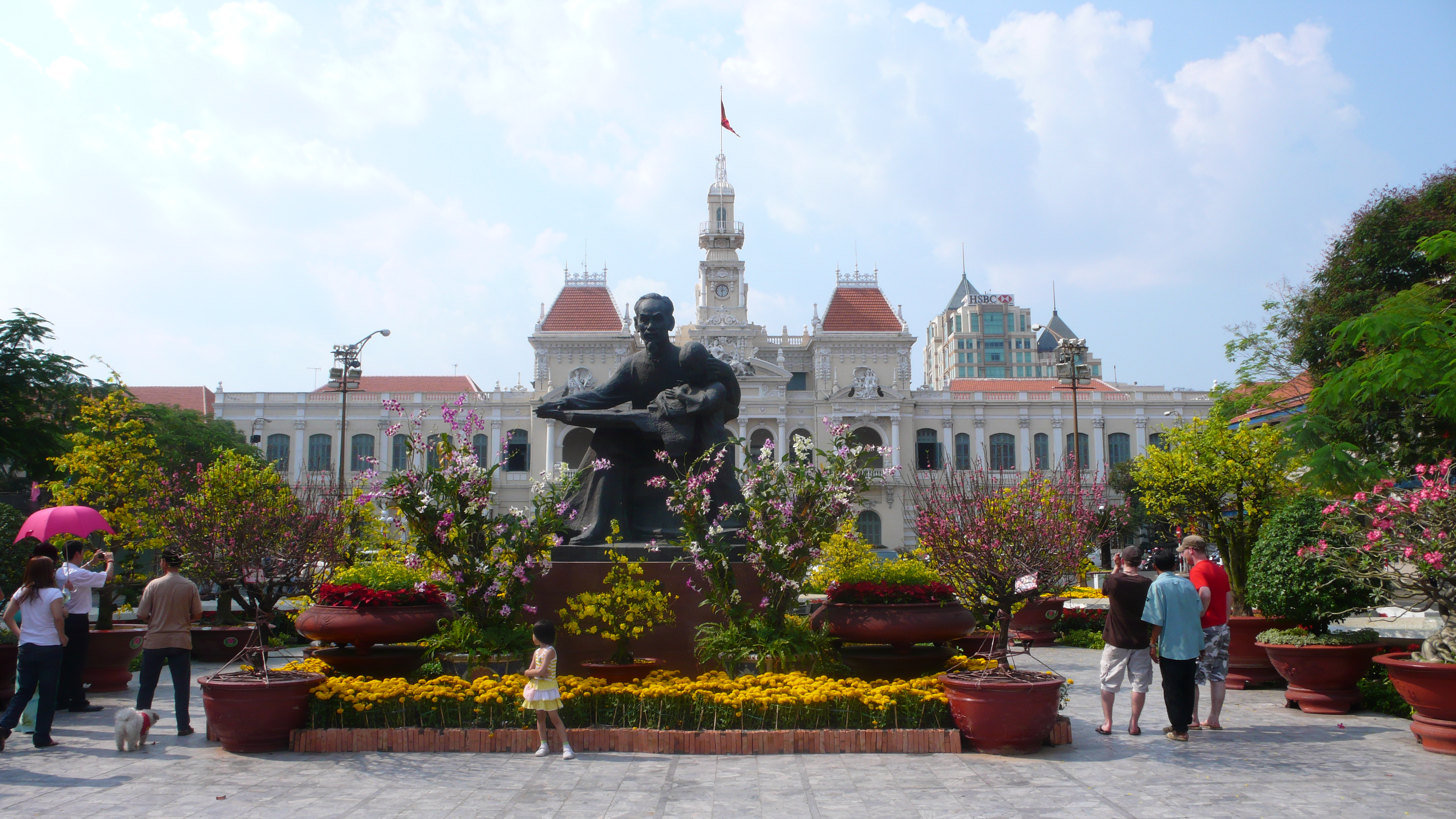 Ho_Chi_Minh_City_Hall_1.jpg