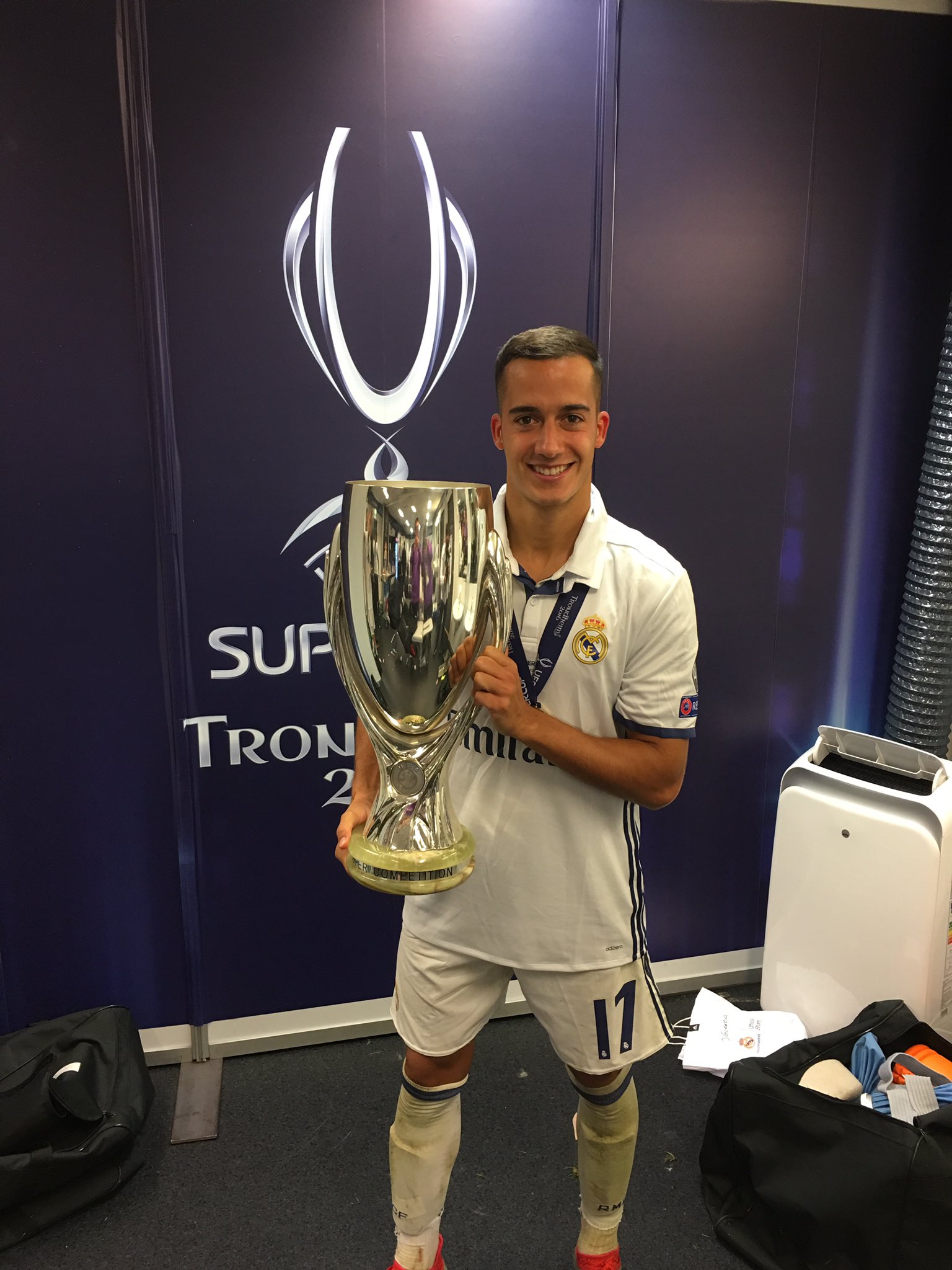 CpczFfxWEAAo4hT.jpg:large