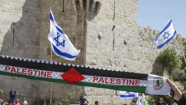 Bendera ya Israel na kitambaa cha Palestinian