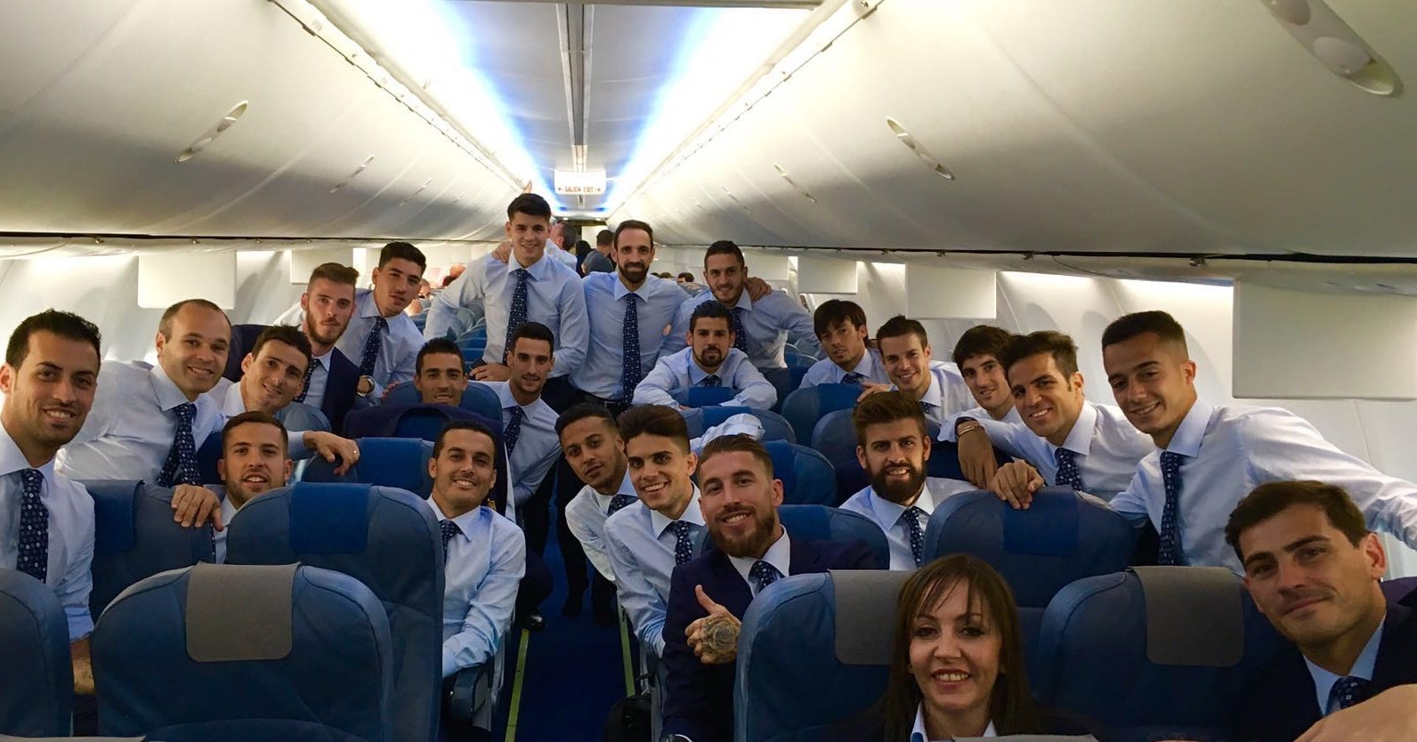 Ckcp6e_WUAQ3ffe.jpg:large