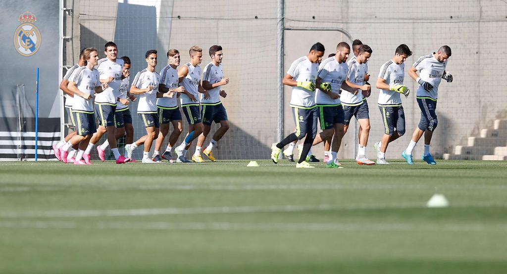 COZnHa1WIAAqua-.jpg:large