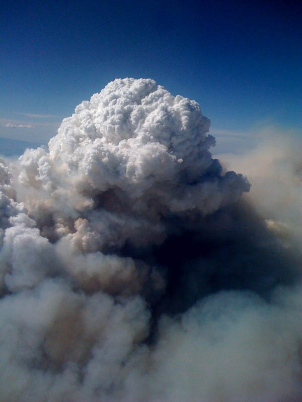 pyrocumulus_cloud_station_fire_aerial_view.jpg