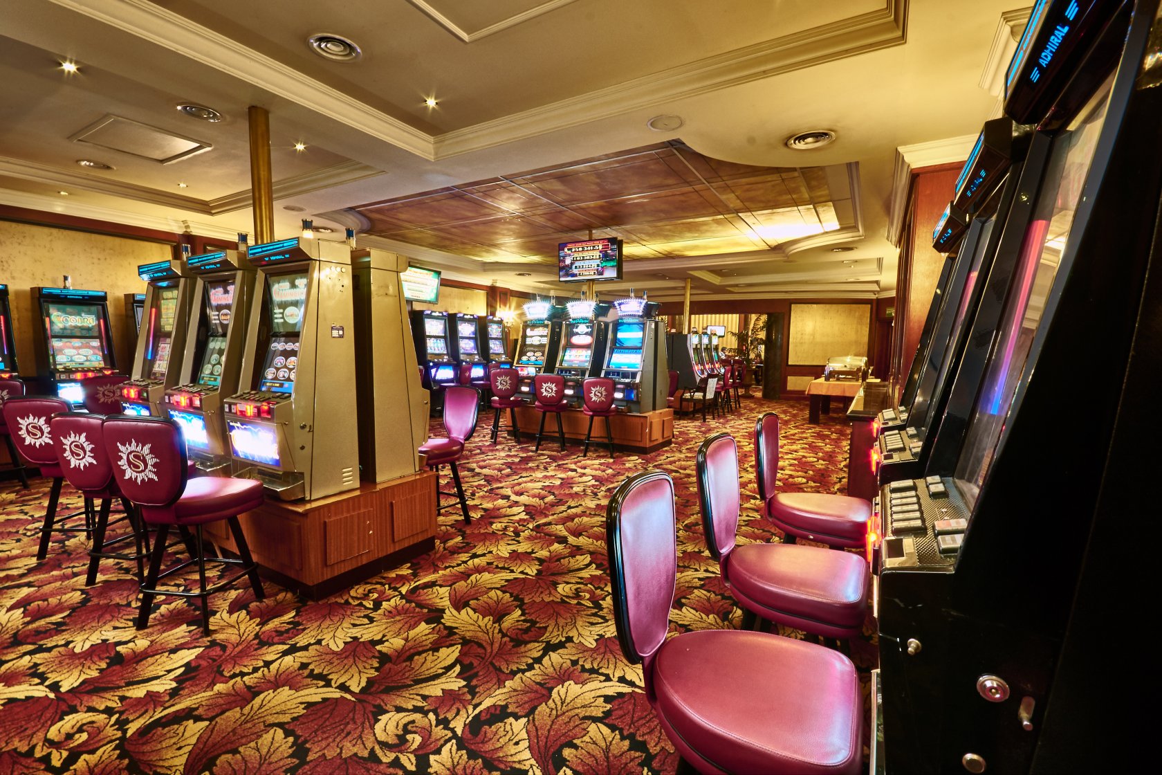 Captainsinterior04.jpg
