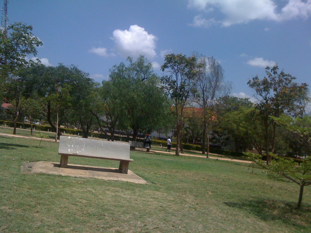 5568041800_faca514922_b.jpg