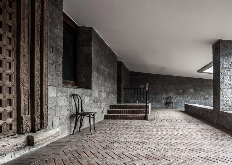 Lost-Villa-by-Jonathan-Woolf-Architects_dezeen_784_4.jpg