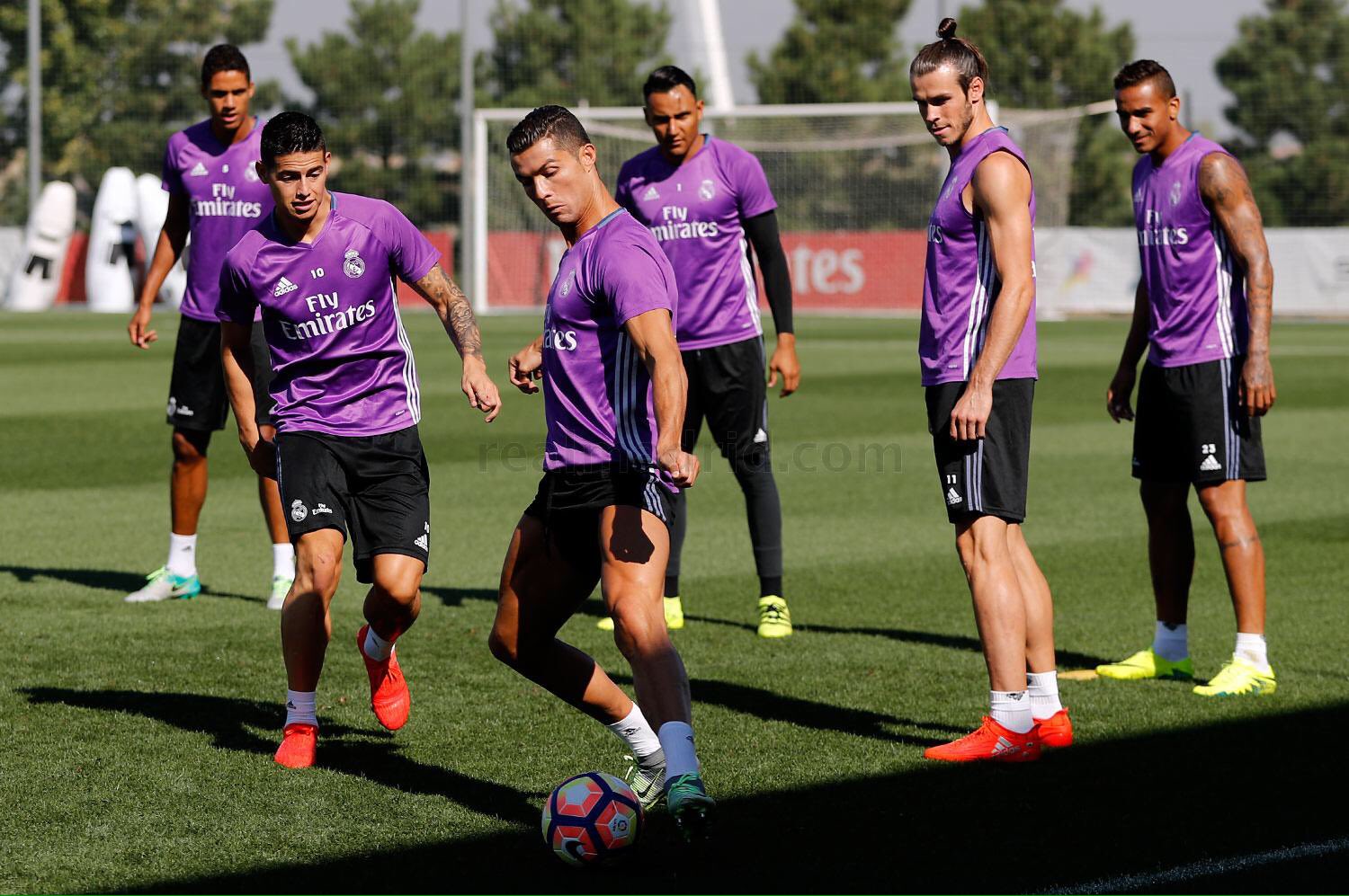 Cr5_PQ3XEAIkFEd.jpg:large