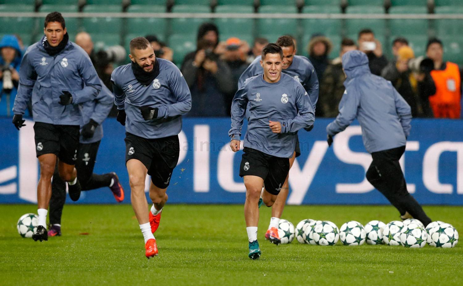 CwMybsdWIAI3kj1.jpg:large