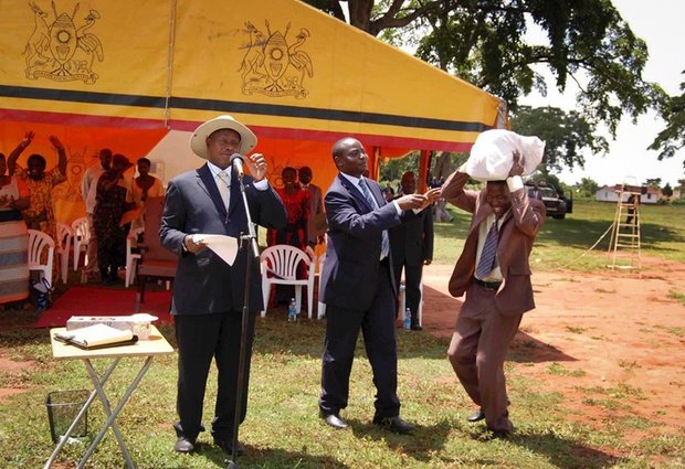 yoweri-museveni-ronald-kibuule.jpg