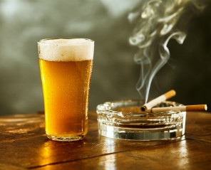 Unywaji Wa Pombe Kupita Kiasi Na Uvutaji Wa Sigara