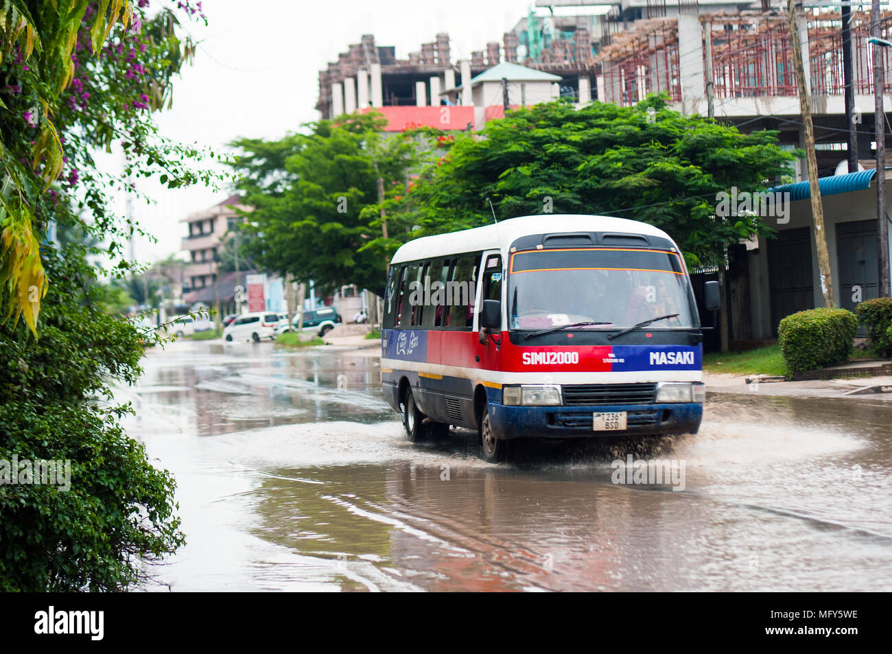 floods-along-kimeri-avenue-msasani-dar-es-salaam-MFY5WE.jpg