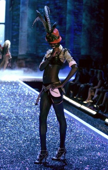 456bebd572f4f2e12c0689876e65efd6--vs-fashion-shows-vs-angels.jpg