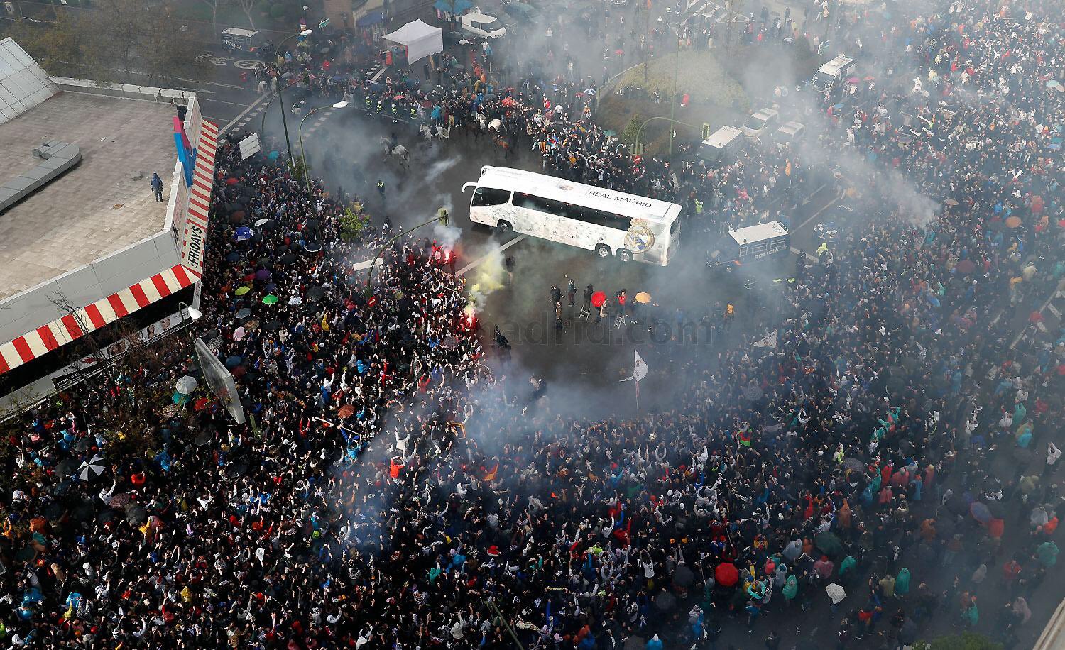 Cf3HG-IW8AA-49_.jpg:large