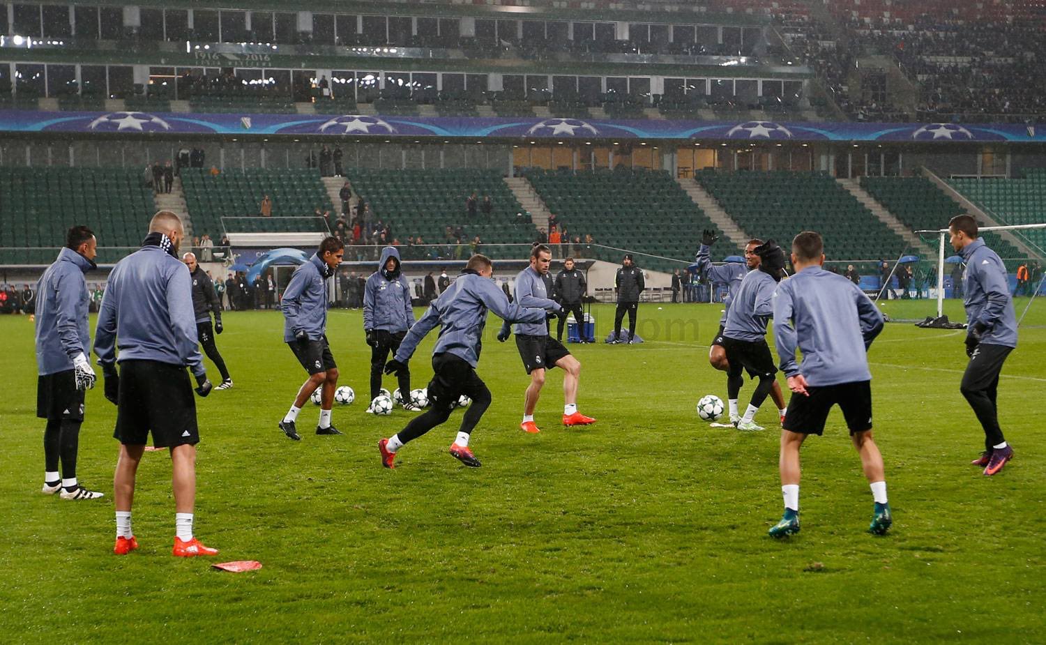 CwMyI99WIAAF0R5.jpg:large