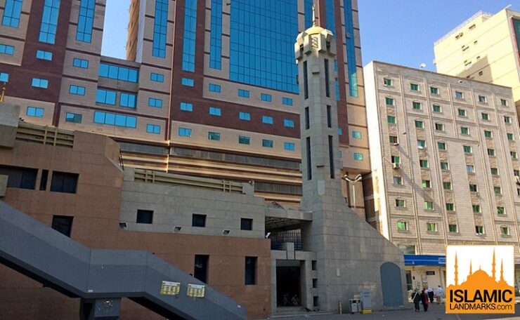 Front view of Masjid Jinn