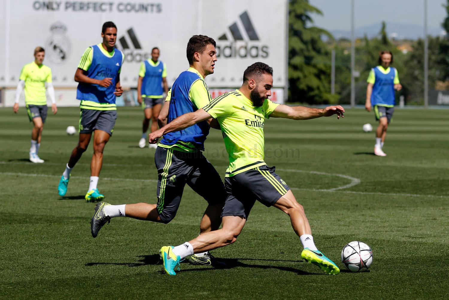 Ci5XkJ8XEAACAnF.jpg:large