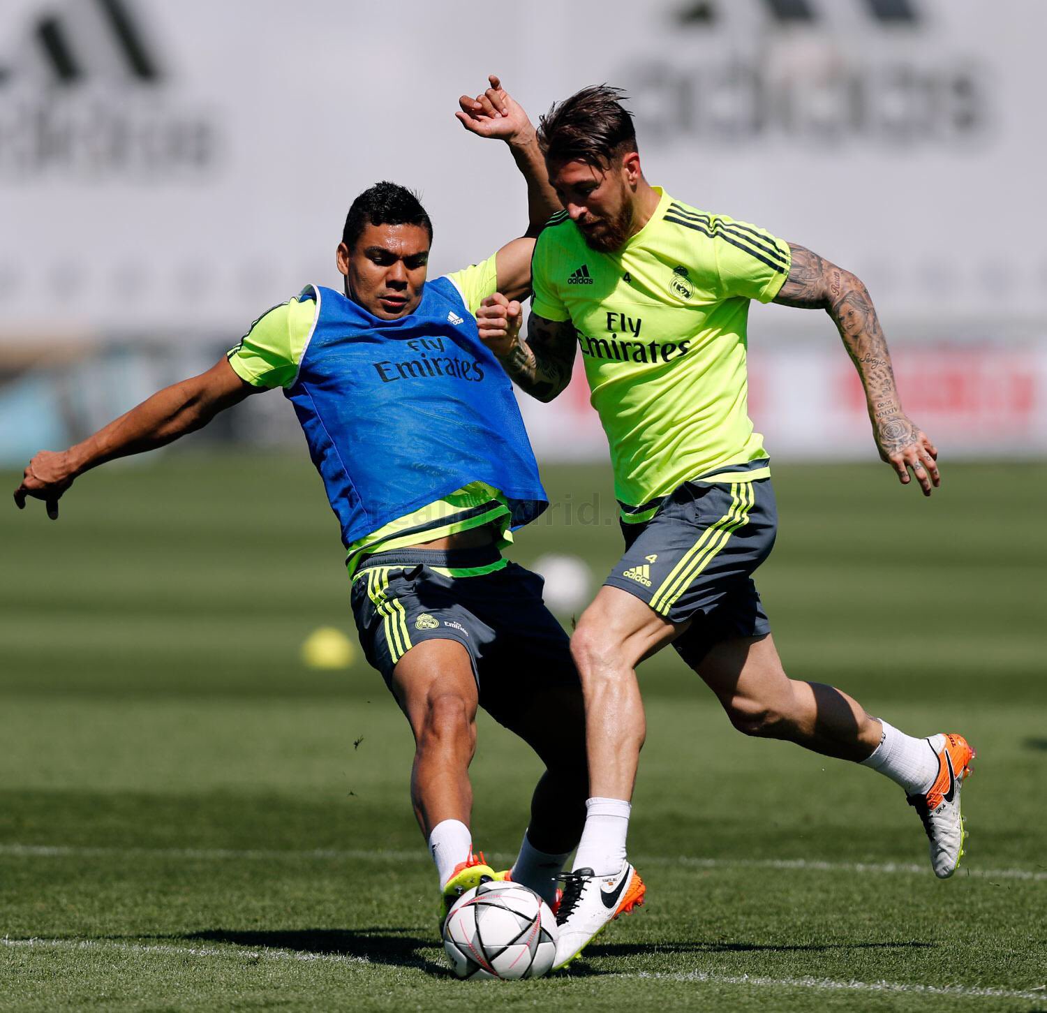 Ci5WyYrWEAAQaih.jpg:large