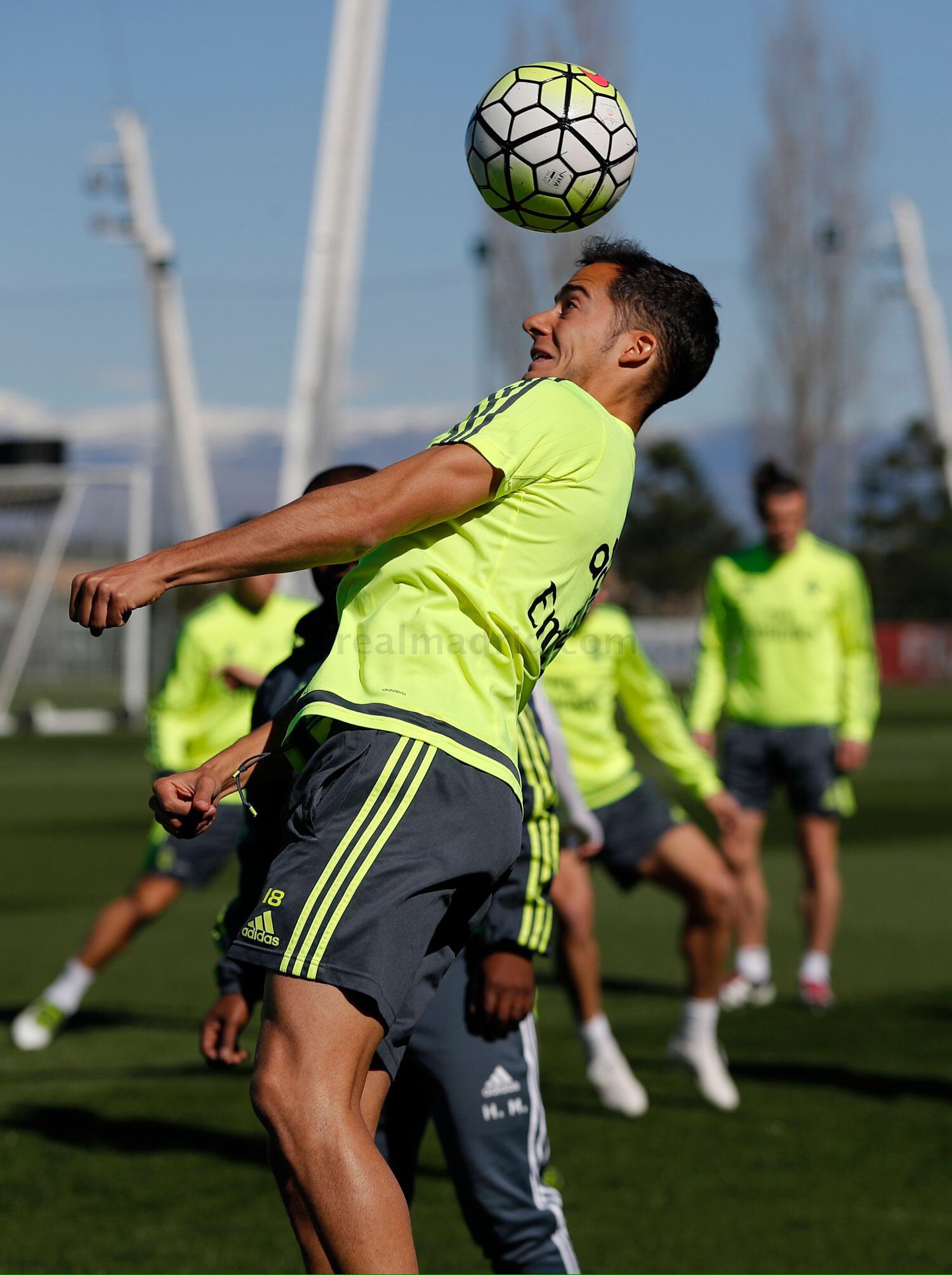 Cfg-xMMWEAU9-1h.jpg:large