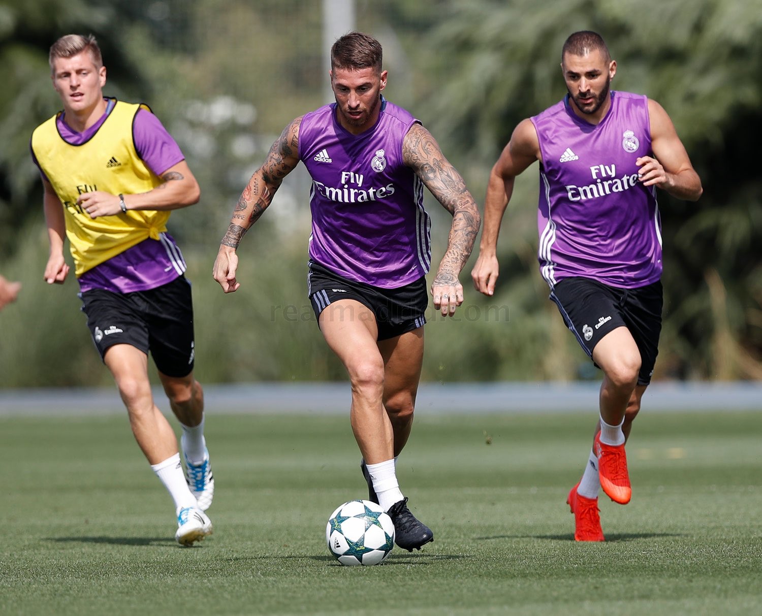 CsJyA5sWEAAP8P5.jpg:large