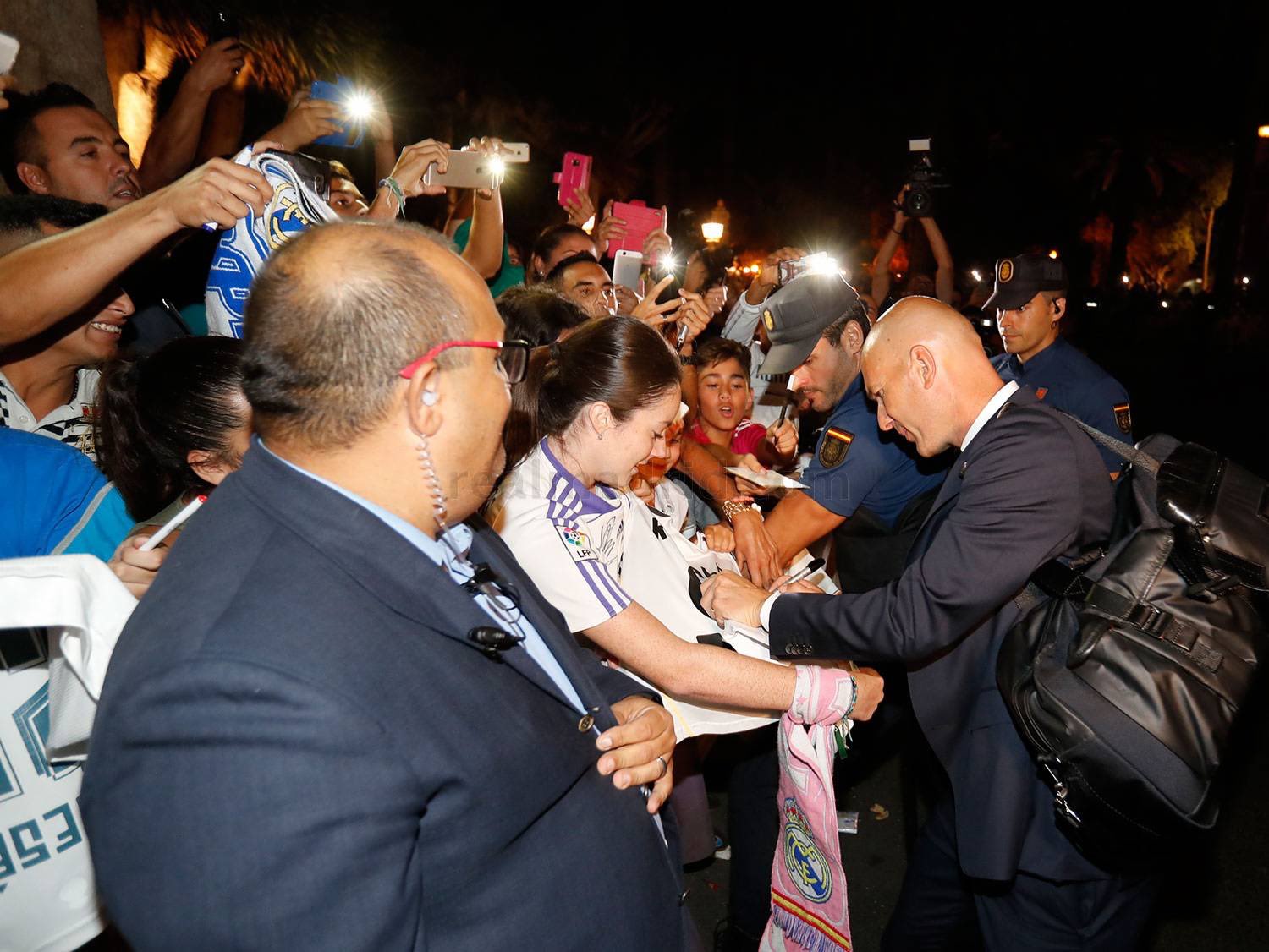 CtEerfIWAAACu0G.jpg:large