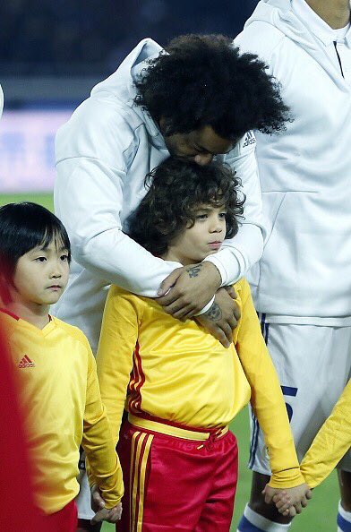 Cz9XdL_WIAAGqWD.jpg:large