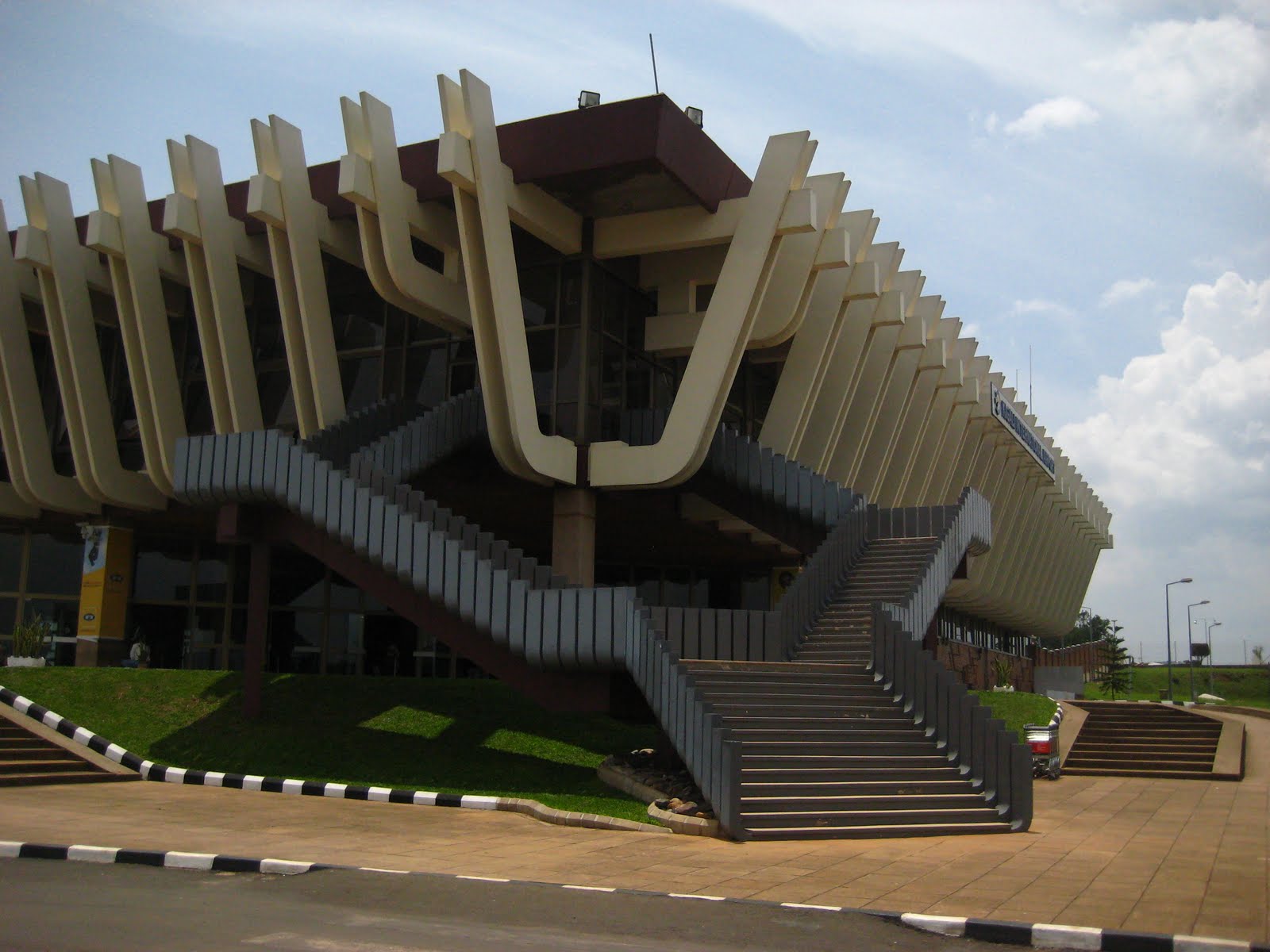 bldg_full.JPG