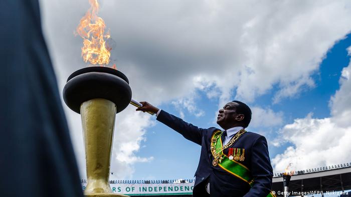Zimbabwe | Emmerson Mnangagwa | Eternal Flame of Freedom (Getty Images/AFP/J. Njikizana) Zimbabwe | Emmerson Mnangagwa | Eternal Flame of Freedom (Getty Images/AFP/J. Njikizana)