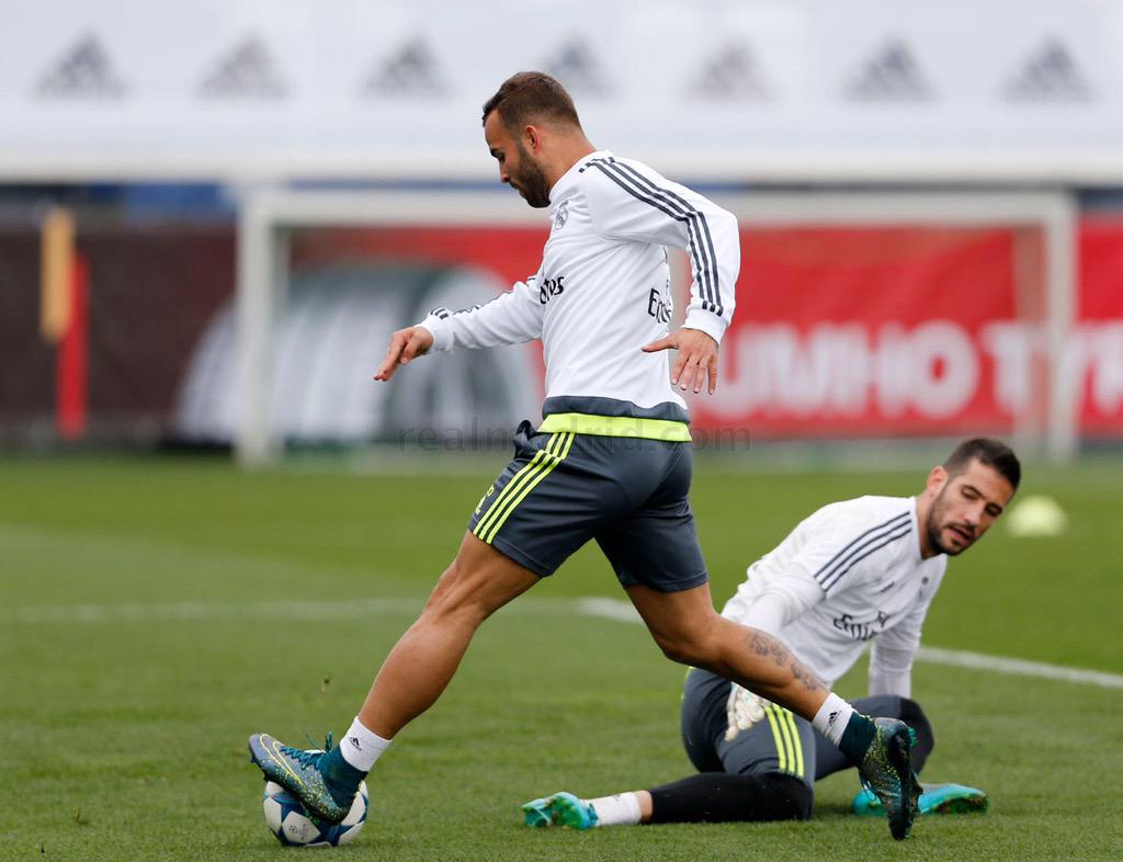 CRrRLKjUEAAKlM_.jpg:large