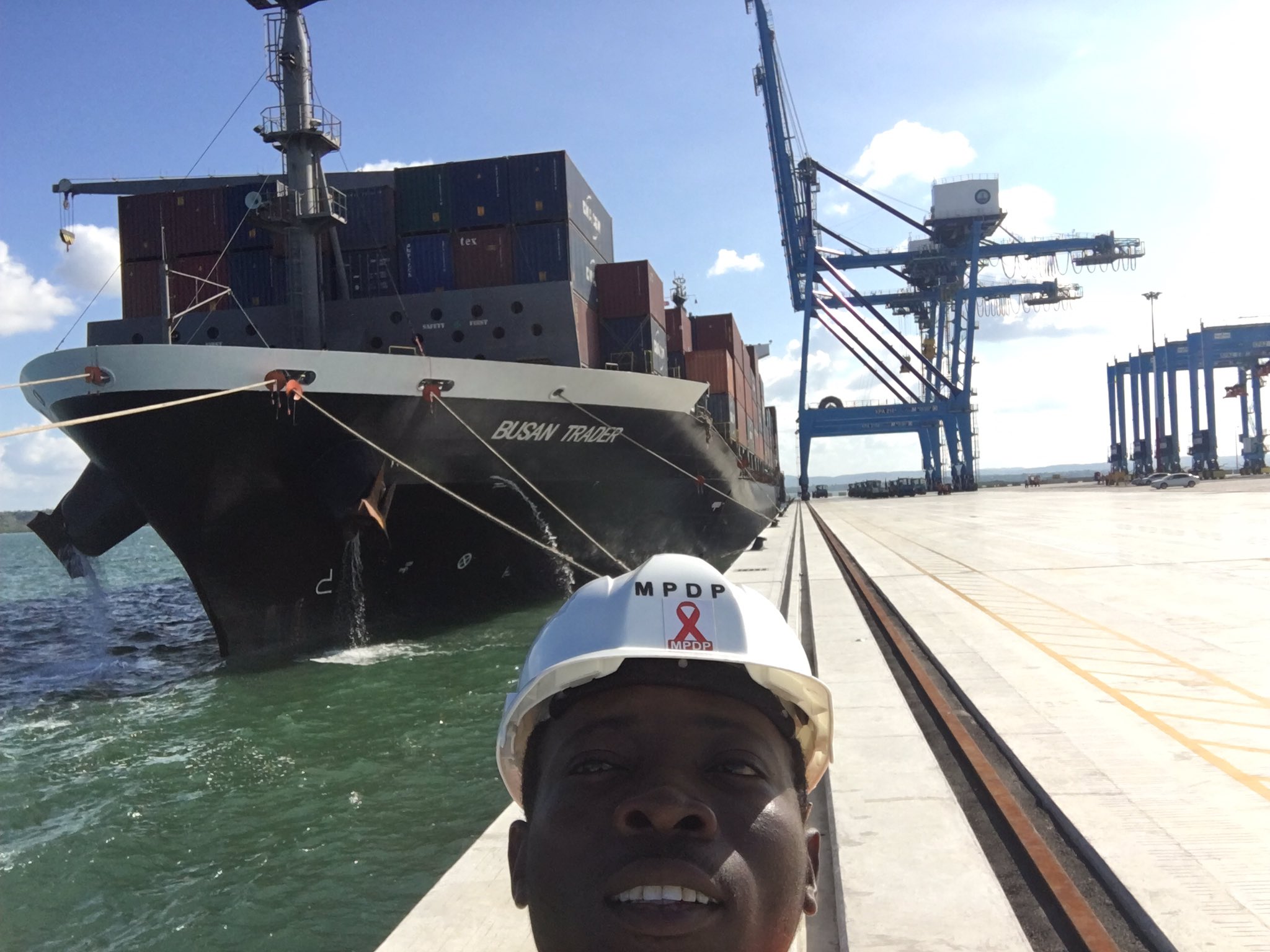 Cg4_R-8WMAATKkg.jpg:large