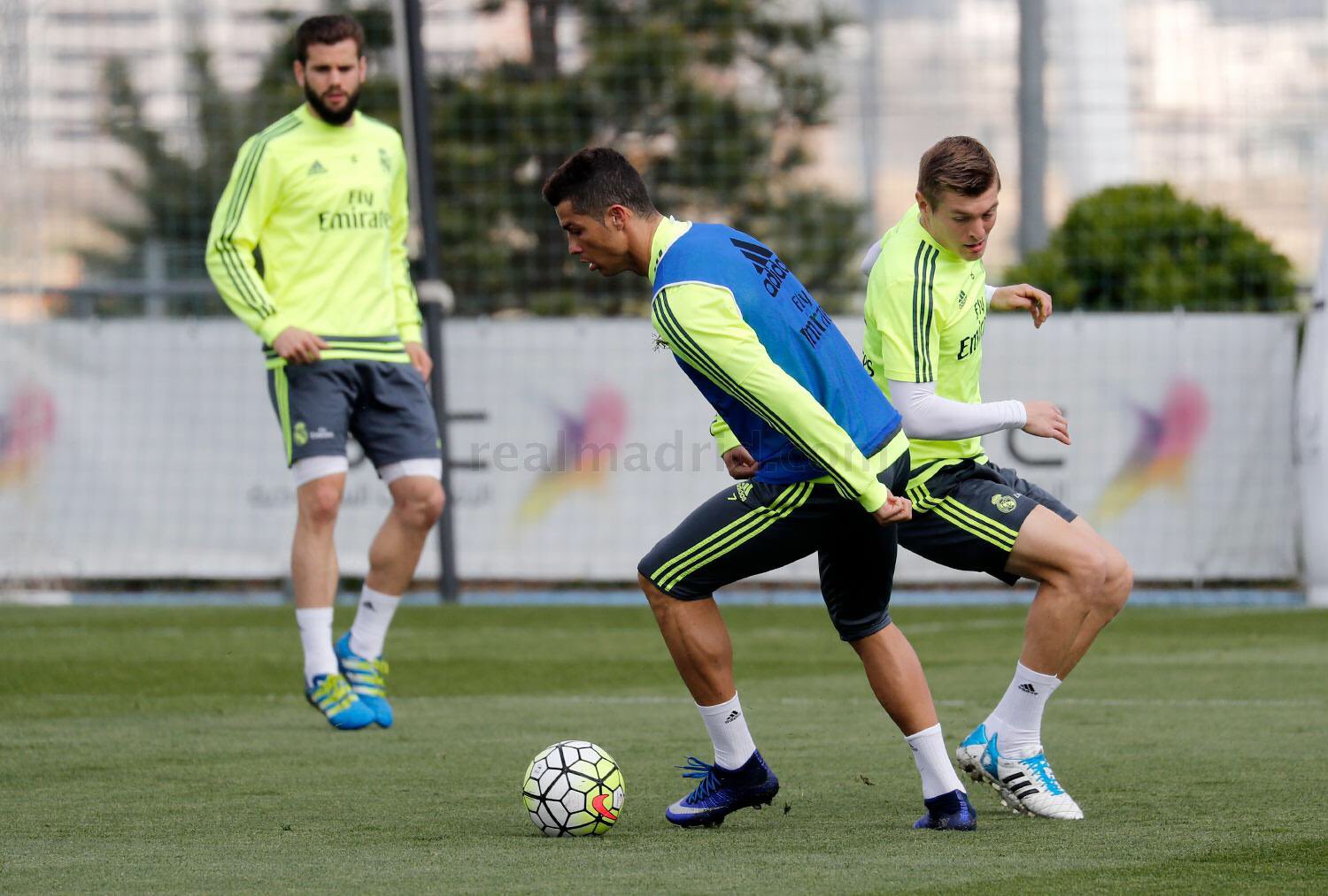 CgFFL3iWIAA-auM.jpg:large