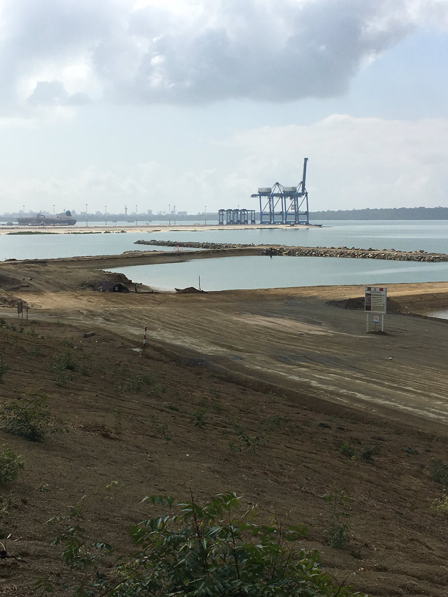 Cdkvra4WEAEP8RQ.jpg:large