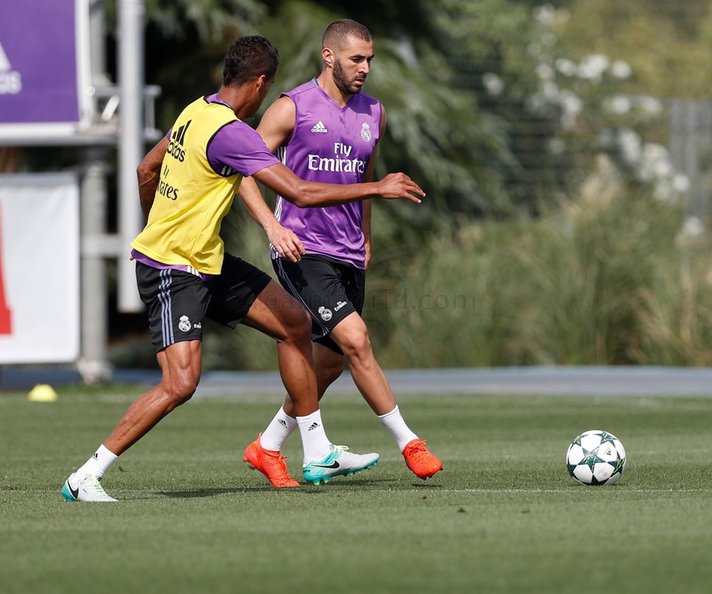 CsJyb6AXgAAPY0P.jpg:large