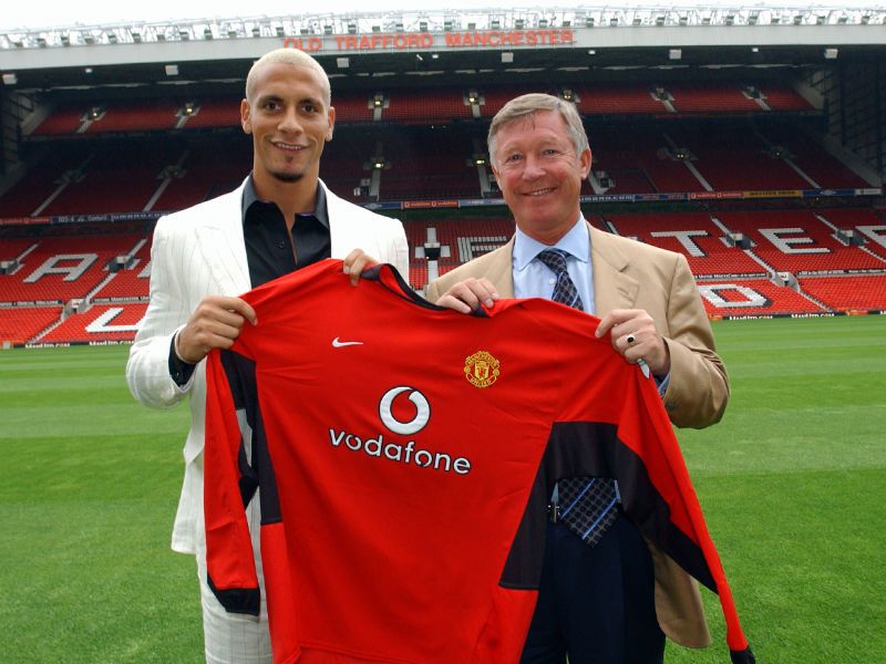 Sir-Alex-Ferguson-Rio-Ferdinand-signing_2669851.jpg