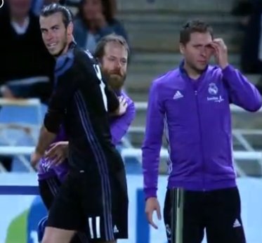 CqaNP6sWAAAoYB3.jpg:large