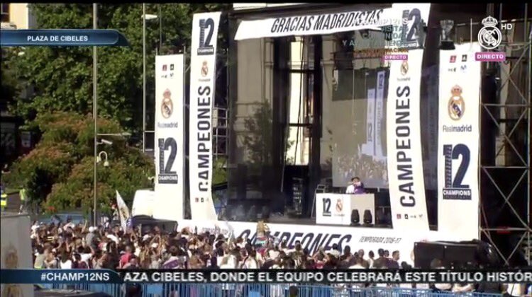 DBfd0yfWAAIcY4O.jpg:large