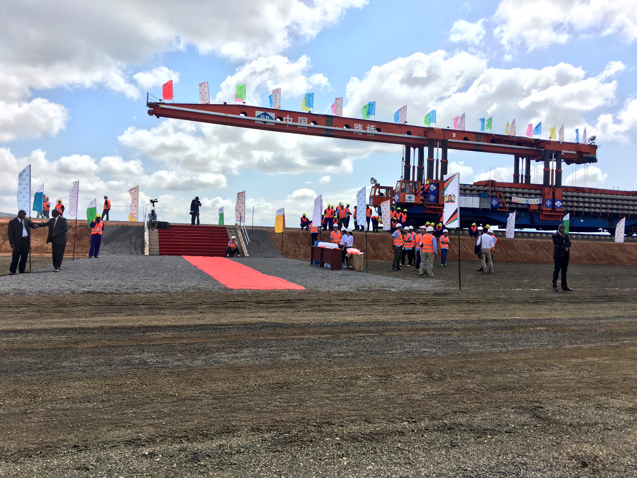 CjhyatcWUAAwd11.jpg:large