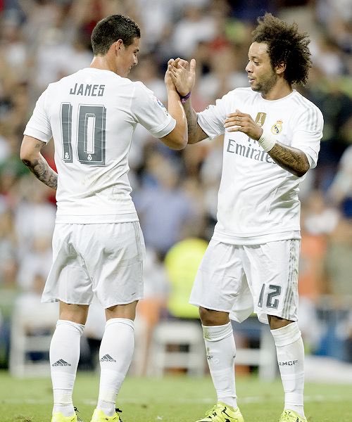 CyNddECXUAEl2Vm.jpg:large