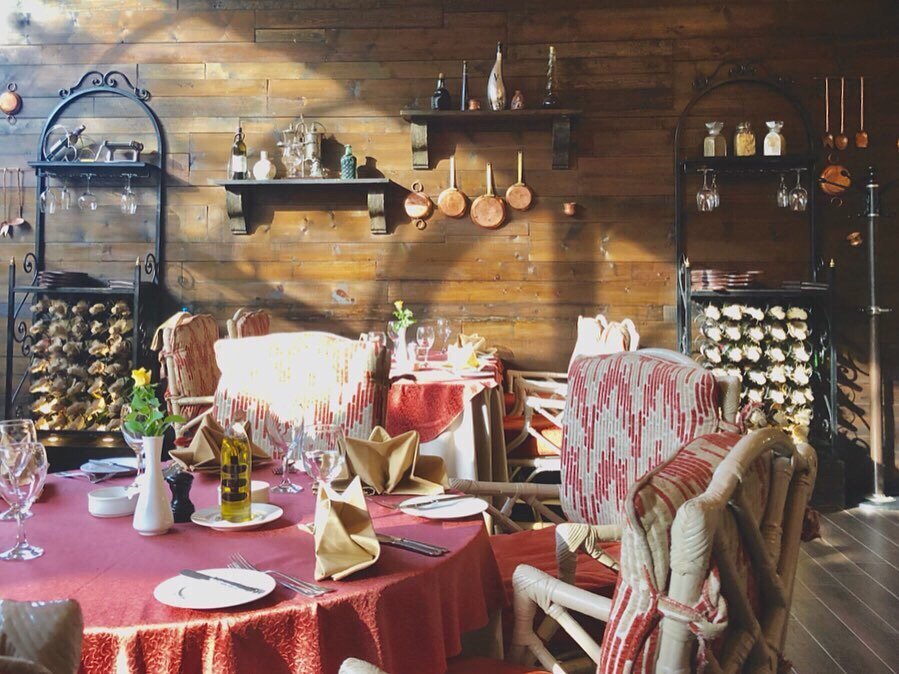 la-gondola-italian-restaurant.jpg