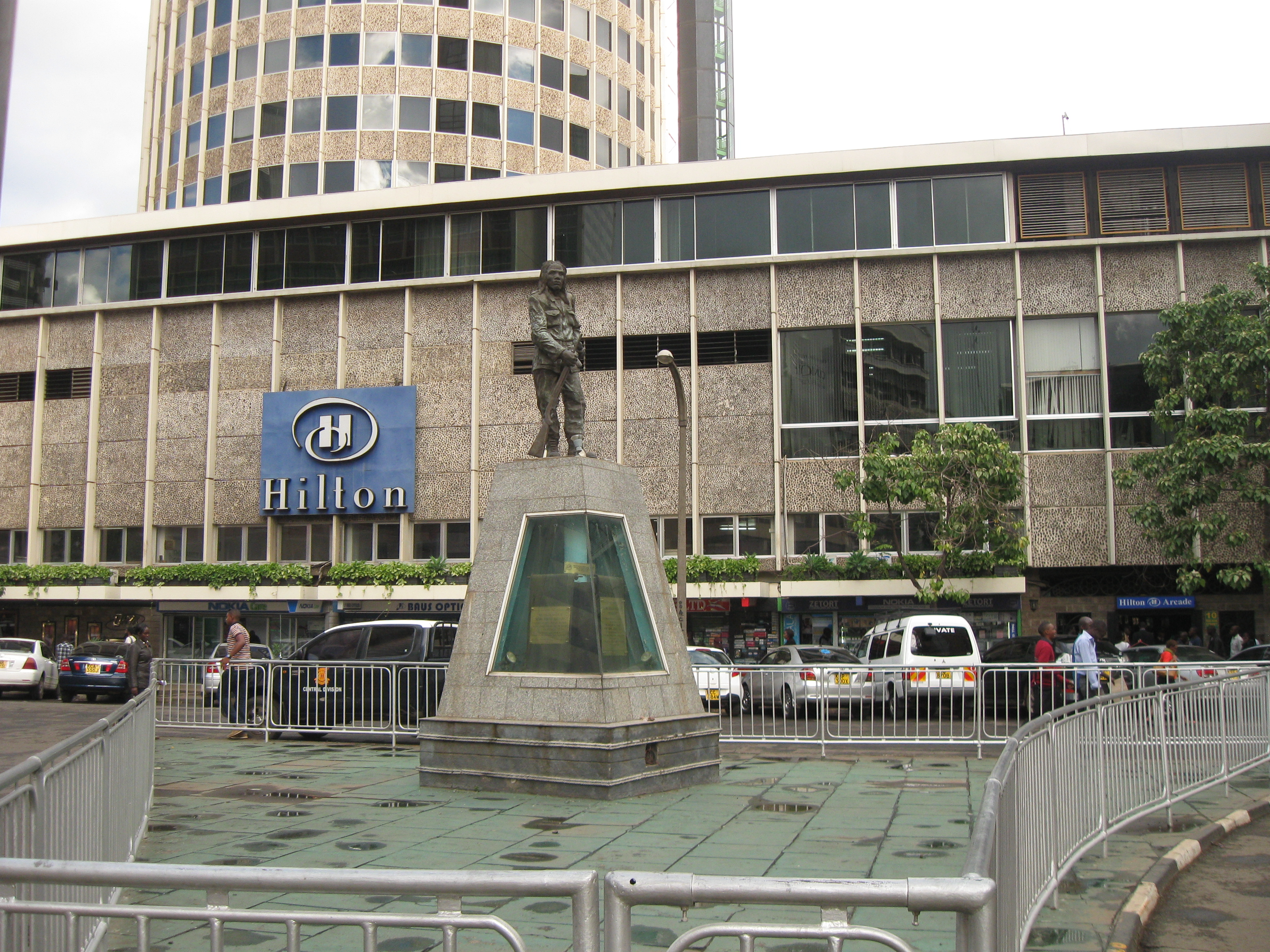 Hilton_hotel_%28Nairobi%2C_Kenya%29_02.JPG