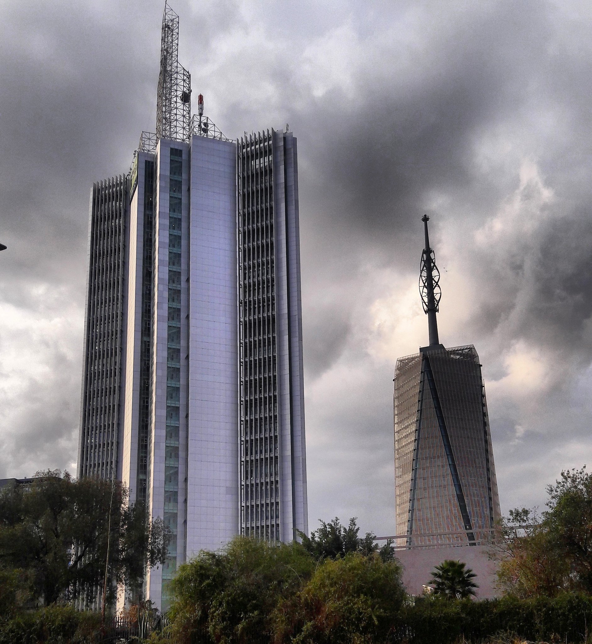 DJp4SYdXoAAO7f4.jpg:large