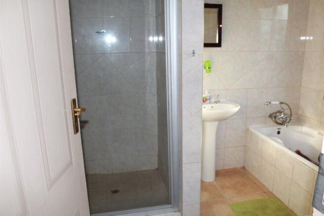 House-For-Sale-in-HEATHERVIEW.jpg