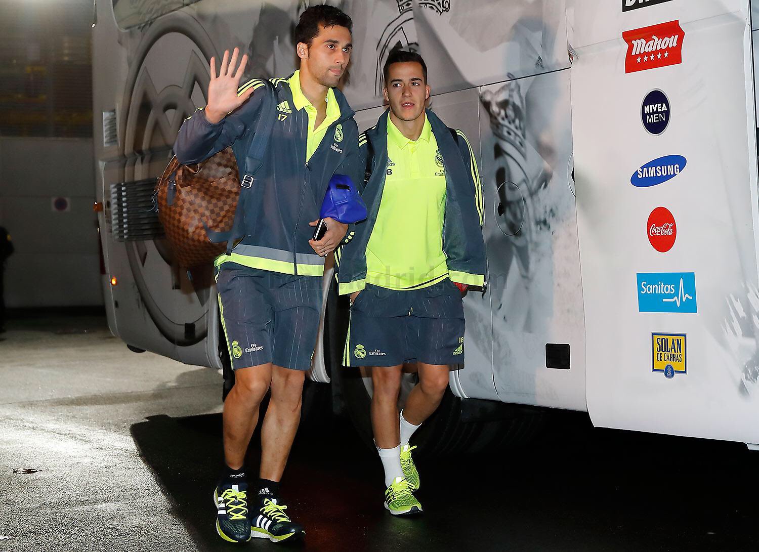 CbCvEyCWwAAJhdo.jpg:large