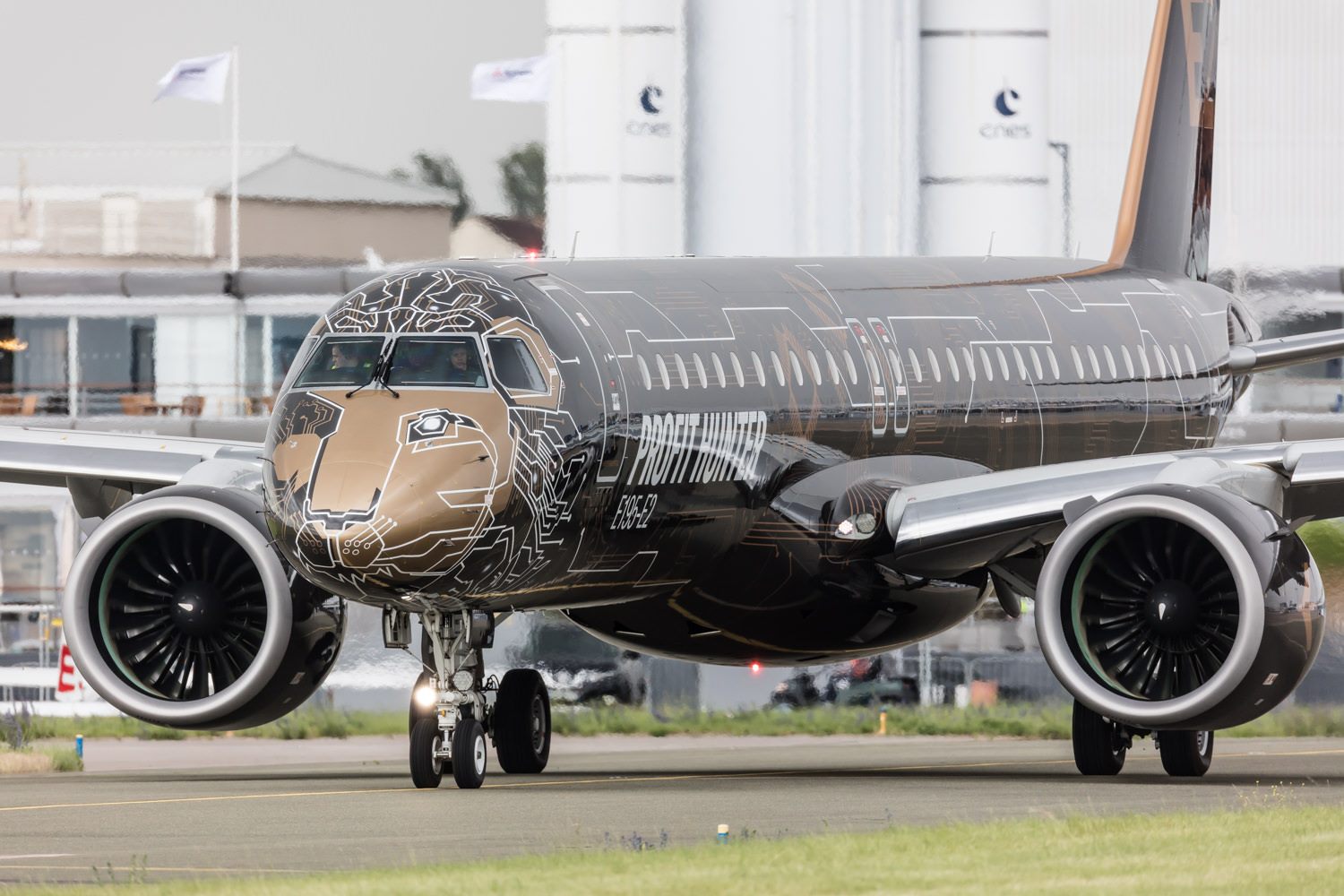 PARIS 2019: Embraer's stunning “Profit Hunter” E190-E2 livery – Bangalore  Aviation's stunning “Profit Hunter” E190-E2 livery – Bangalore  Aviation